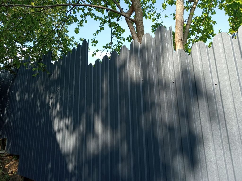 Фигурный профнастил для забора под заказ