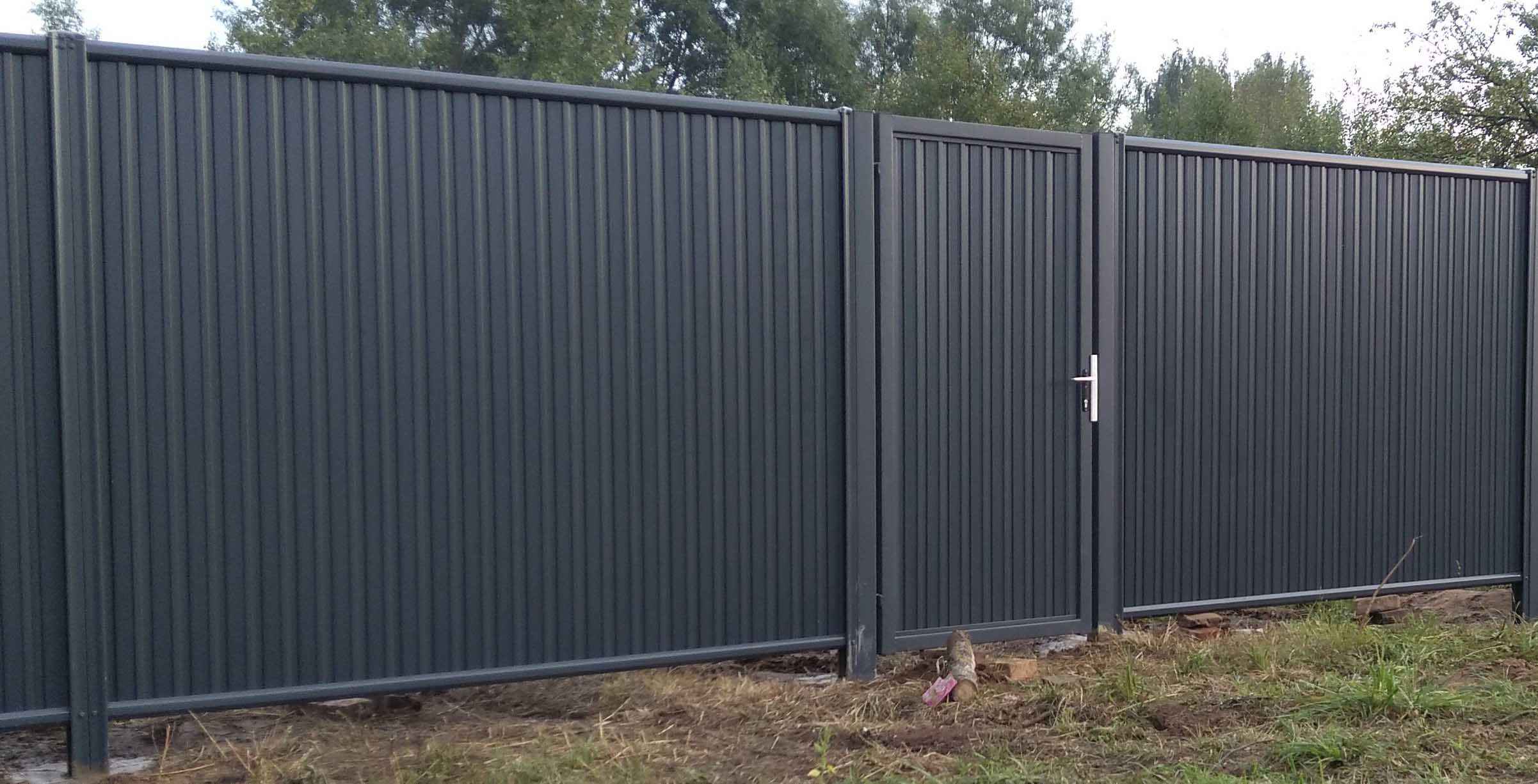 Металлическое заполнение секций забора